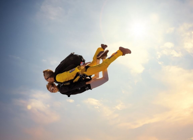  Tandem fall with qualified instructor 